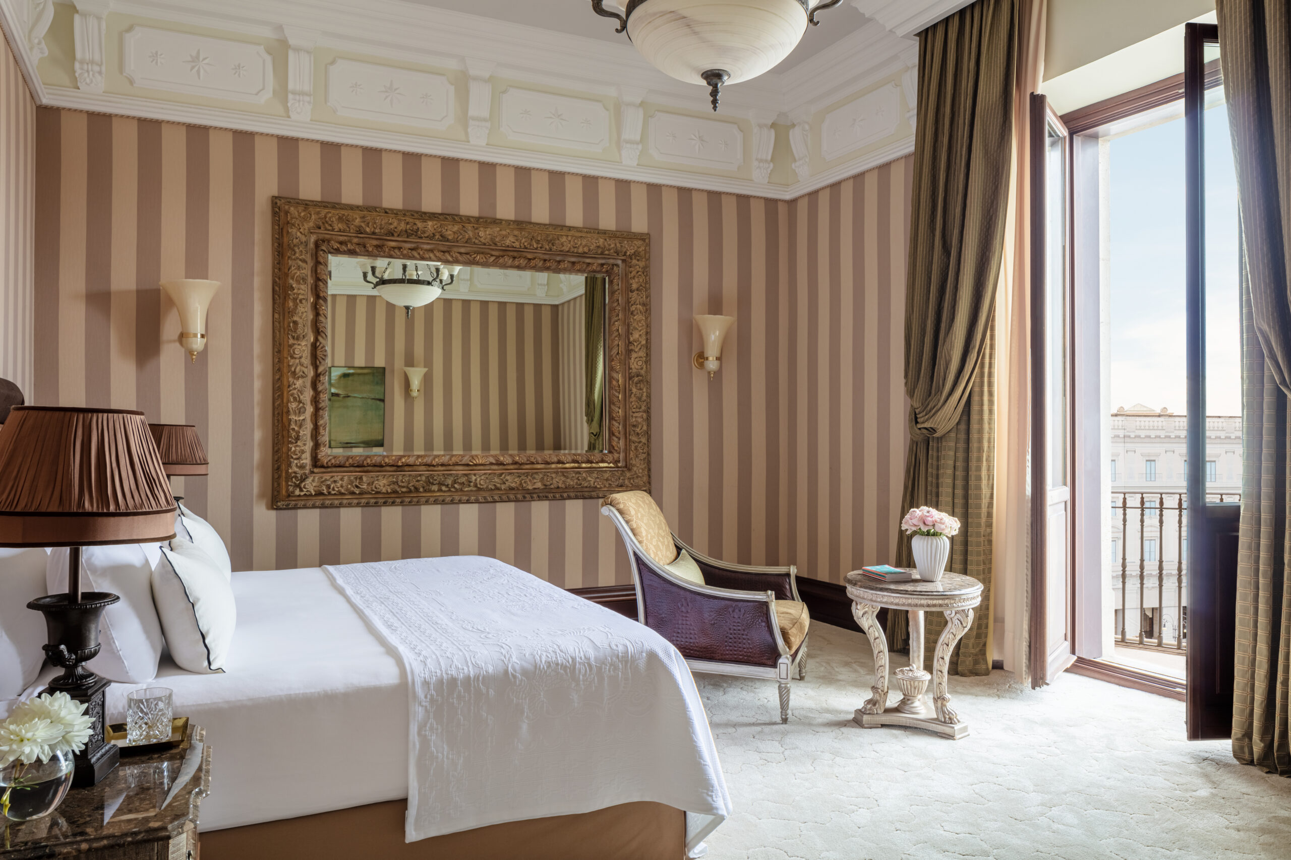 Anantara_Palazzo_Naiadi_Rome_Junior_Suite_Piazza_View_Bed_Seating_View-Edit